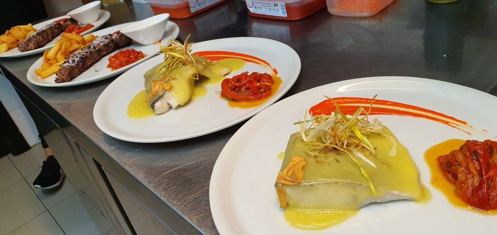 bacalao pil pil con pimientos rojos asados